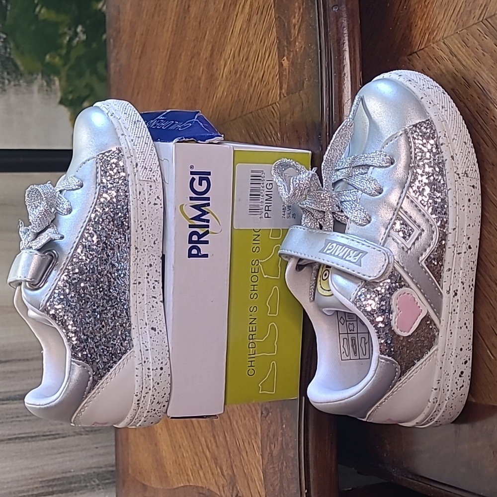 New in box! Primigi Girls 25 size toddler 8 silver sparkly glitter athletic shoe